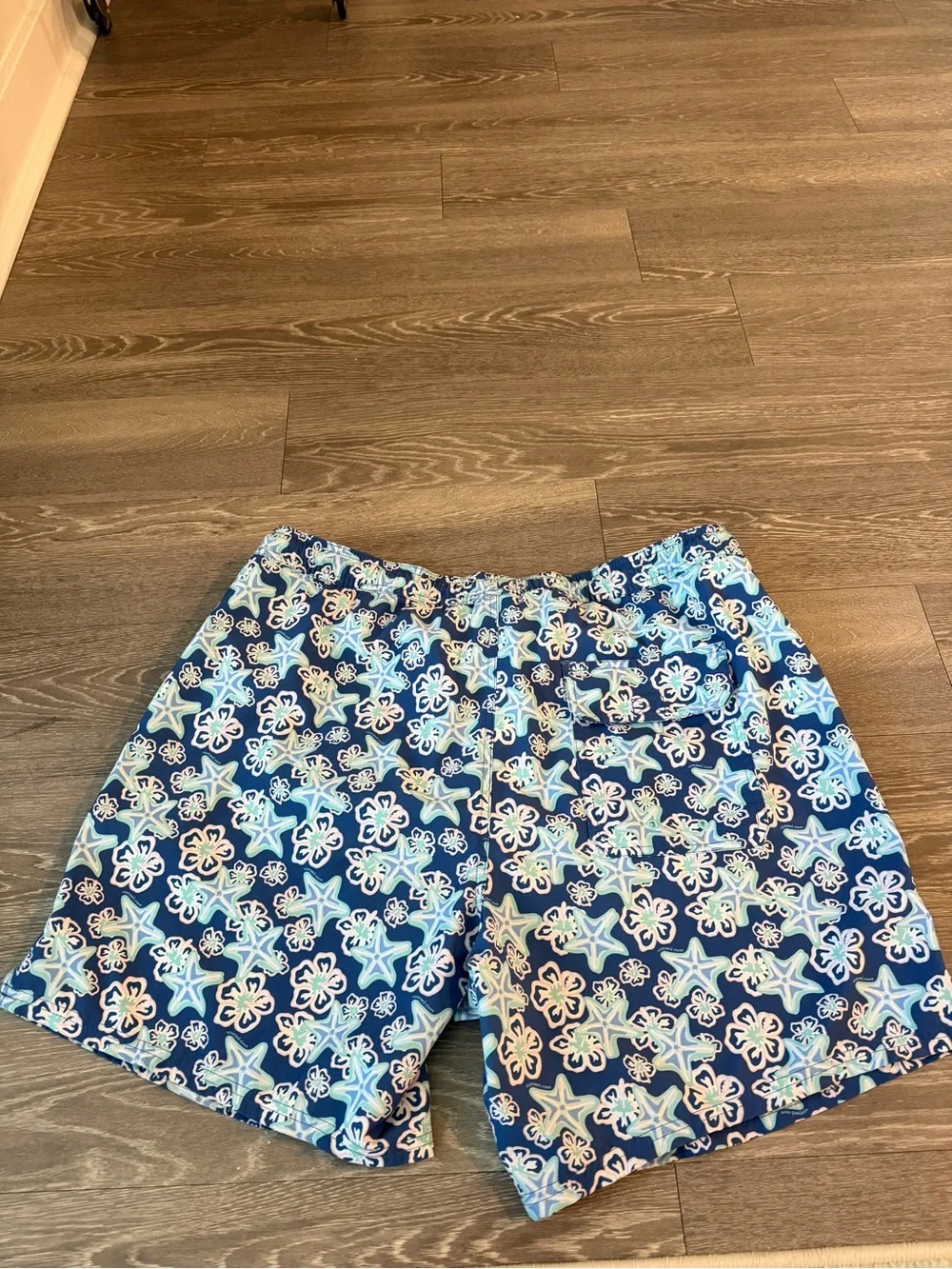 Men's Vineyard Vines Navy Floral Starfish Swim Trunks
